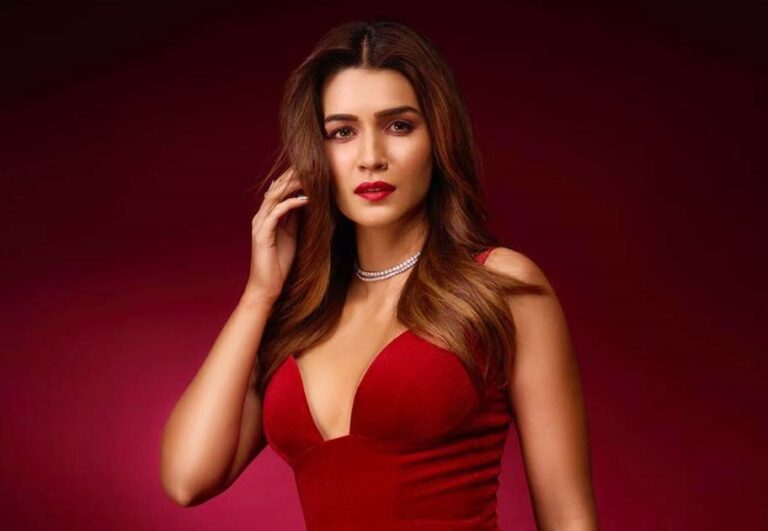 33 Hot Pics of Kriti Sanon That Will Astonish You