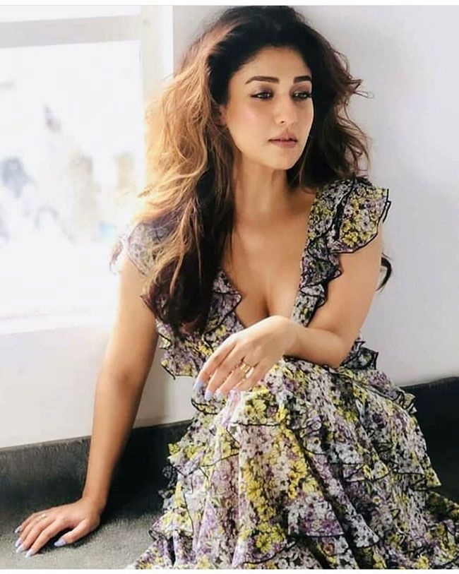 Top 10 Hot and Sexy Photos of Nayanthara That Will Take Your Breath Away