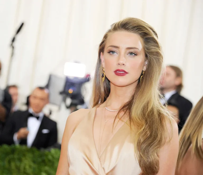 33 Amber Heard Hot and Sexy Pics You Need to See Now