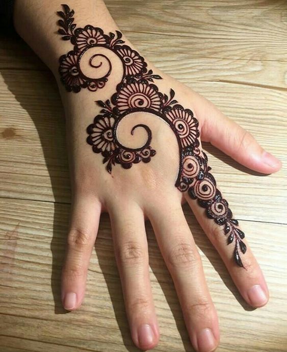 Top 10 Simple Mehndi Design Ideas for Eid 2023