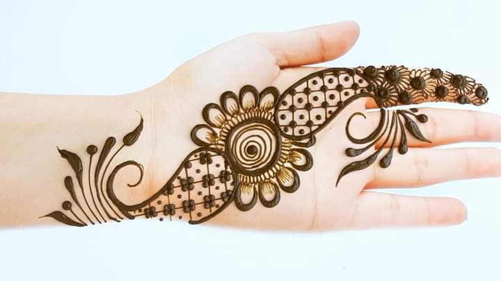 Front Hand Simple Mehndi Designs for Eid 2023 4