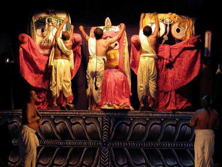  The Ritual of Anavasara