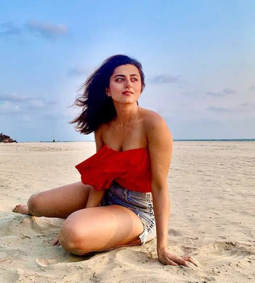 Top 10 Ridhi Dogra Hot and Sexy Pics