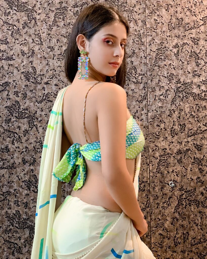 Top 10 Isha Malviya Hot and Sexy Photos