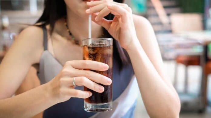 Can Drinking Cold Drinks Immediately after Consuming Food Leads to Shocking Health Problems? See Complete Details Here!