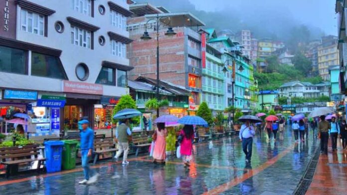 Planning to Travel? 5 Places to Avoid During the Monsoon Season