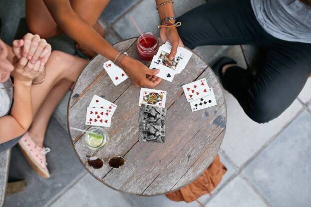 5 Best Card Games for a Night Out with Friends