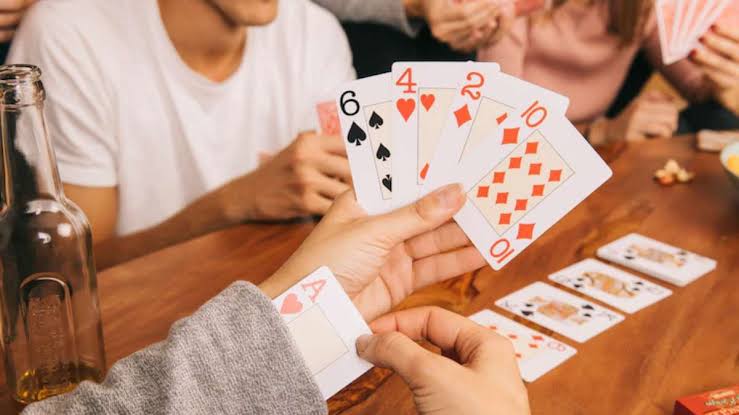 5 Best Card Games for a Night Out with Friends