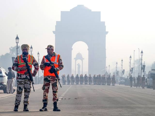 Republic Day Travel Advisory: Key Flight, Traffic, and Delhi Metro Restrictions for 26 January